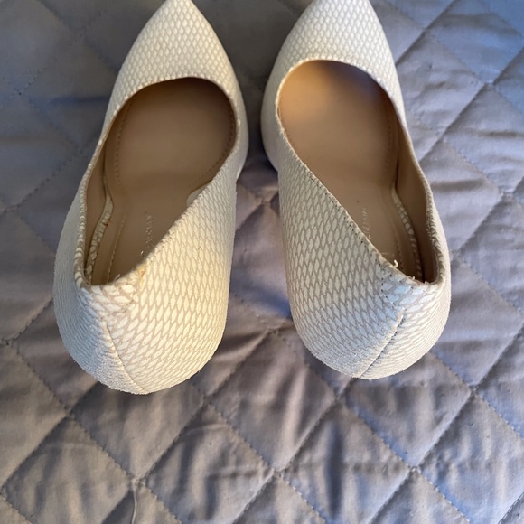 BCBG Creamy White and Gold Parade Platform Pumps!! 👠 - Picture 4 of 15